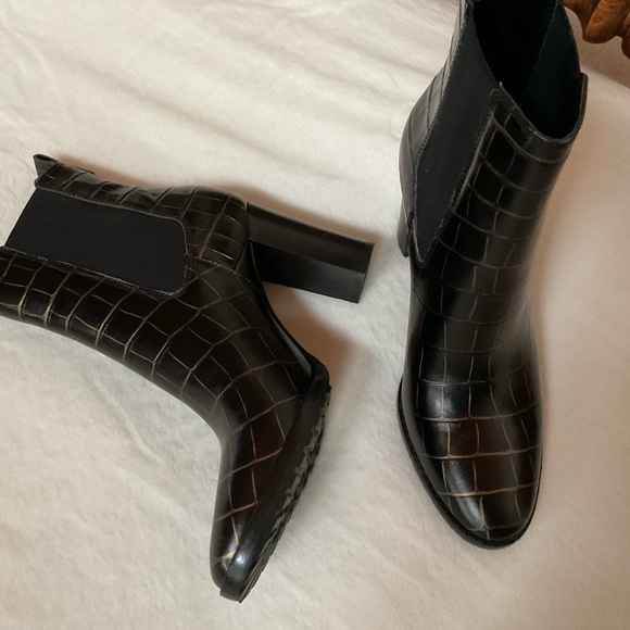 LAUREN Ralph Lauren Women Mylah Bootie Black/Modern Gold Size 8 - Picture 5 of 9